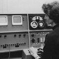 Mary Allen Wilkes, trabajando con el LINC en 1962