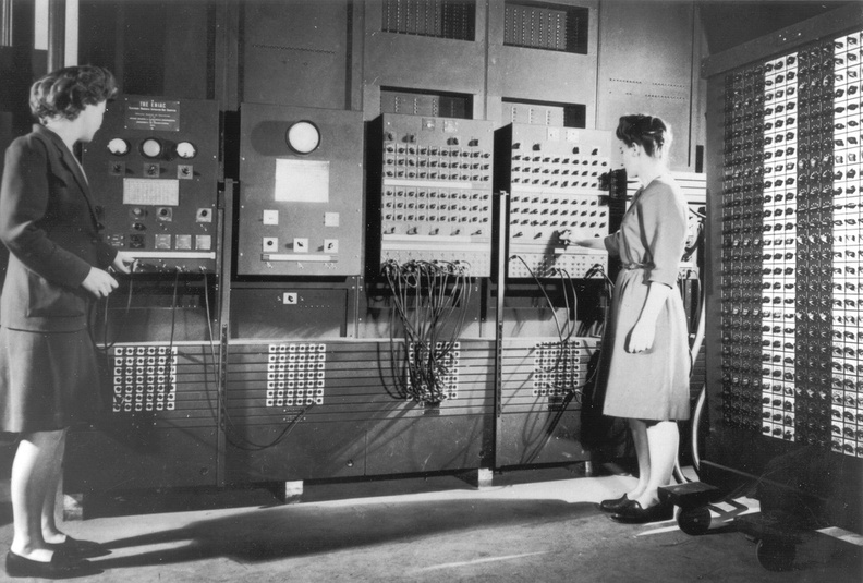 Two_women_operating_ENIAC_(full_resolution).jpg