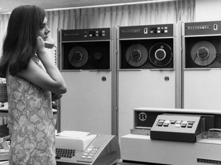 Девушки, техника и компьютеры 60 лет назад2