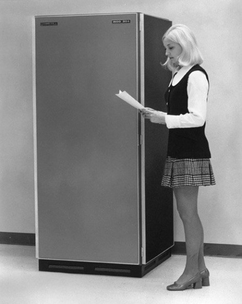 Девушки, техника и компьютеры 60 лет назад3.jpg