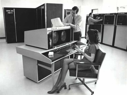 Девушки, техника и компьютеры 60 лет назад5