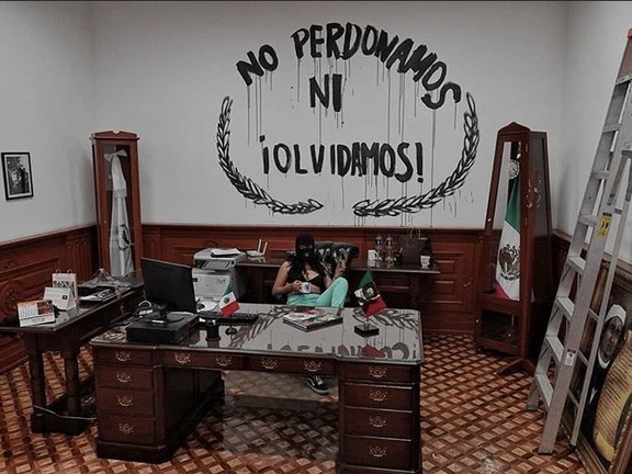 okupacion sede de DDHH mexico por compas feministas 2