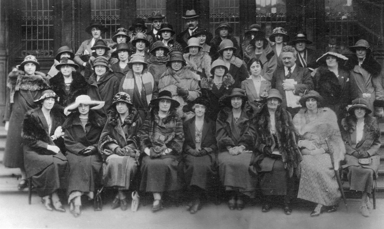 Attendees to the WES conference 1920s.jpg