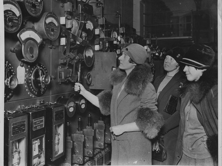 Women engineers visiting a factory 