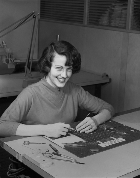 An unknown woman stringing the wiring components of the Apollo Guidance Computer memory2..jpg