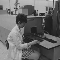 1974-manufacturing-processors-rwd.jpg.rendition.intel.web.480.270