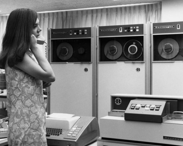 Девушки, техника и компьютеры 60 лет назад2.jpg