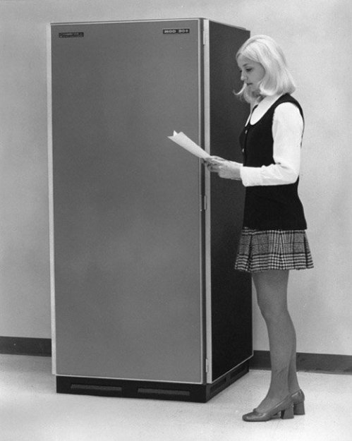 Девушки, техника и компьютеры 60 лет назад3