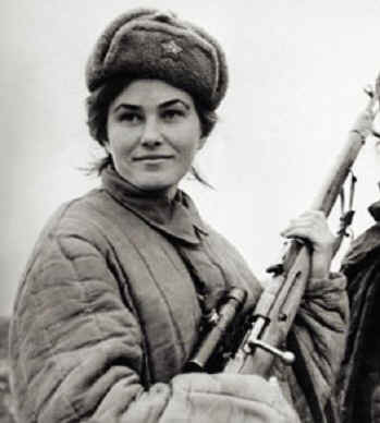 Soviet sniper Lyudmila Pavlichenko, 1942.jpg